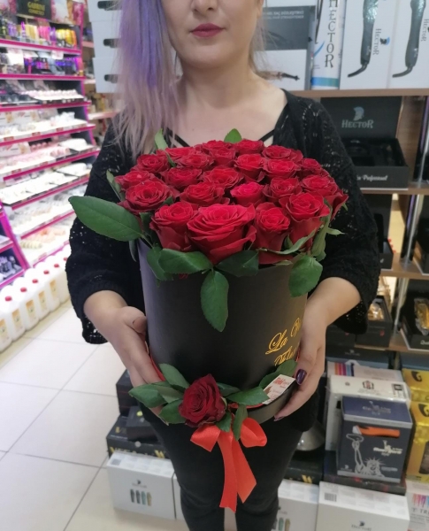 KUTUDA KIRMIZI GÜL